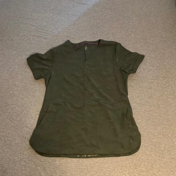 SCRUB TOP, Size small - Picture 1 of 2